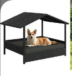 Elevated dog/cat shelter