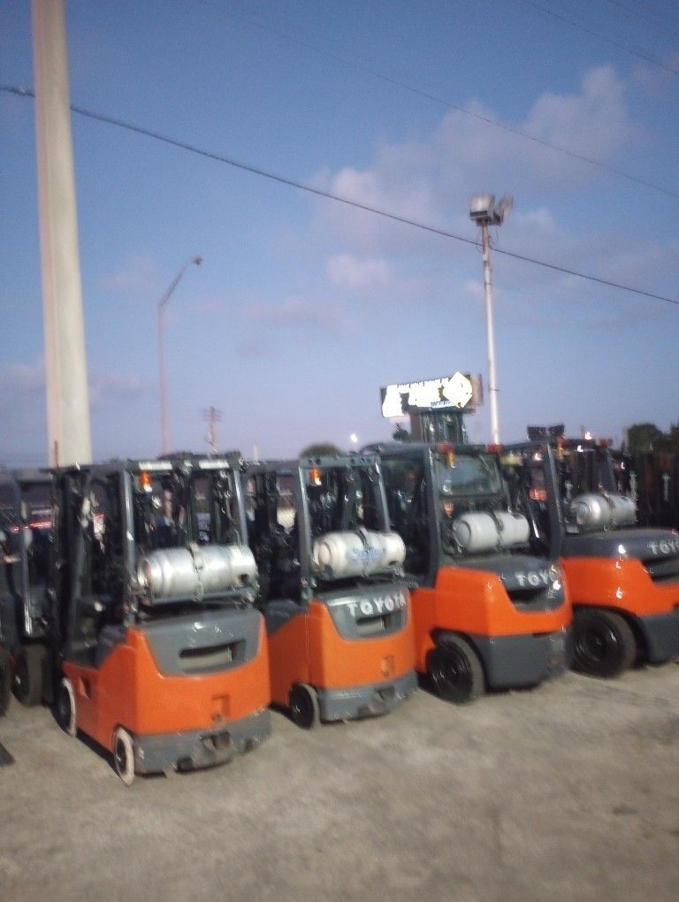 Uxlayotgan ona porno onlayn Anjelina Joli videoda yalangoch holda