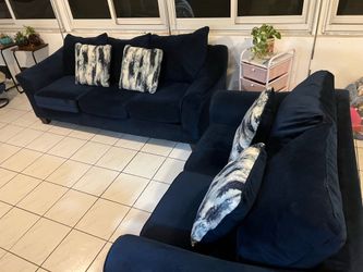 Plush Living Room Sofa Two Pieces Blue In Color $390 $700 • Pompano Beach, FL • 9d ago New plush living room sofa in excellent condition for