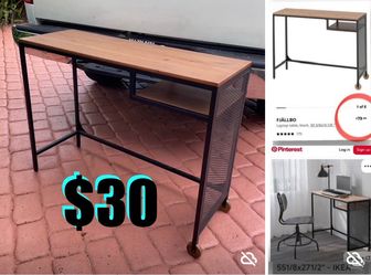 $30 Like New steel & Wooden Desk perfect for small room /area in mint condition