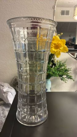 🌸 Tall Clear Glass Vase – Decorative Textured Design 🌸