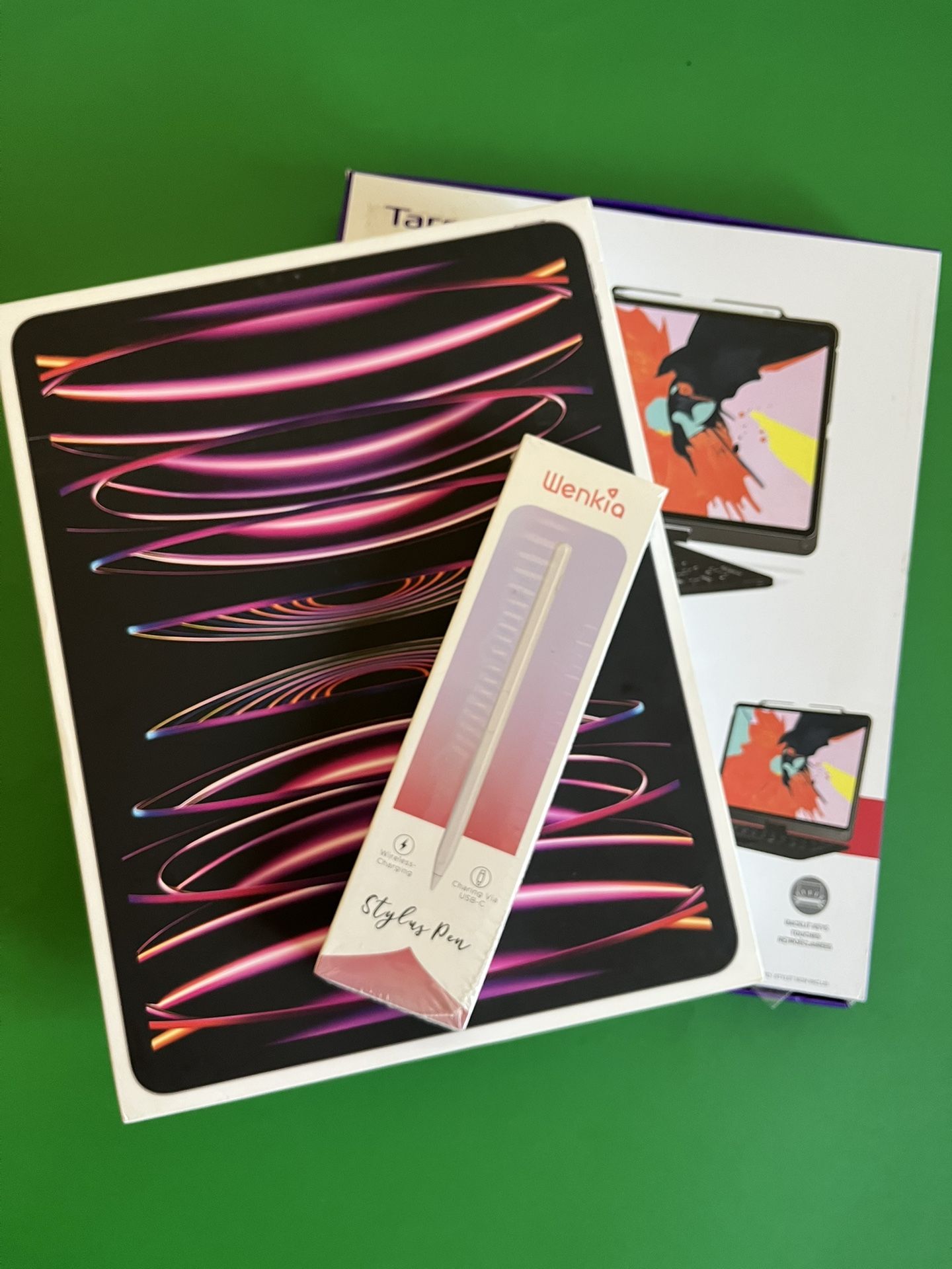 Apple iPad Pro 12.9” 6th Generation (M2 Chip / 2022 Model) 256gb with Pencil & Keyboard case