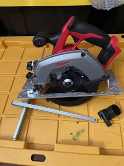 Milwaukee circular saw 18v. $100 tool only 🔥🔥 pick up in Van Nuys