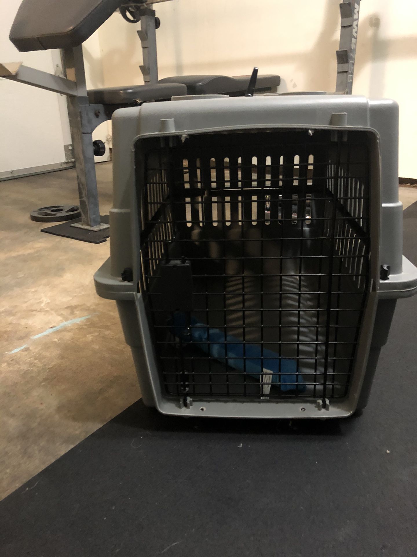 Small dog/cat crate/kennel