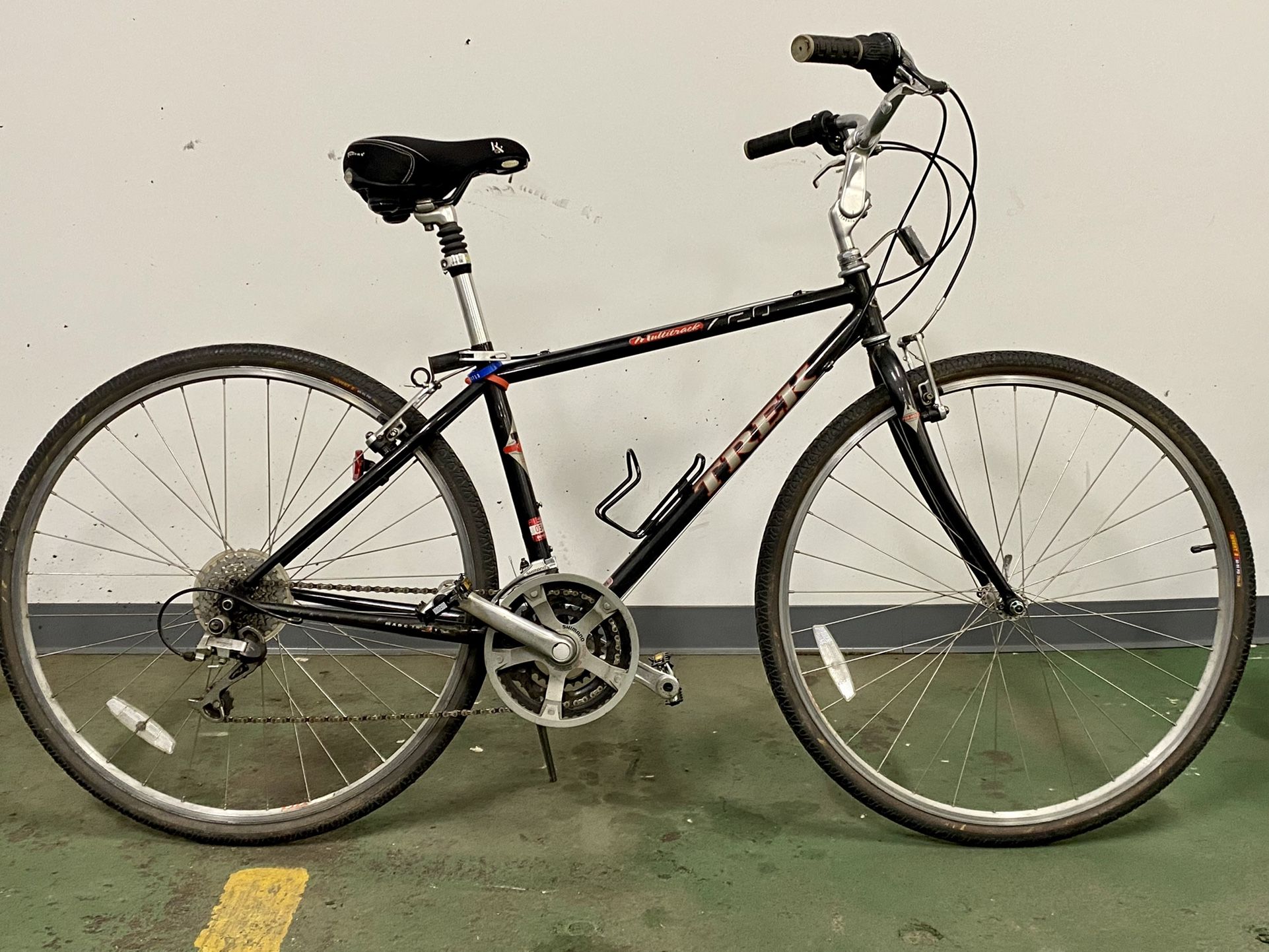 Trek 720 Black Multitrack Men’s Bicycle, 17”