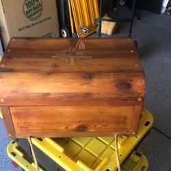 The magic wine Table Chest 