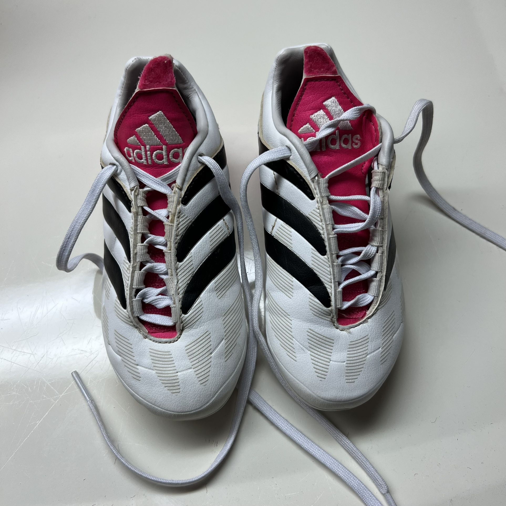 Like New Soccer Shoes Girls Size 11