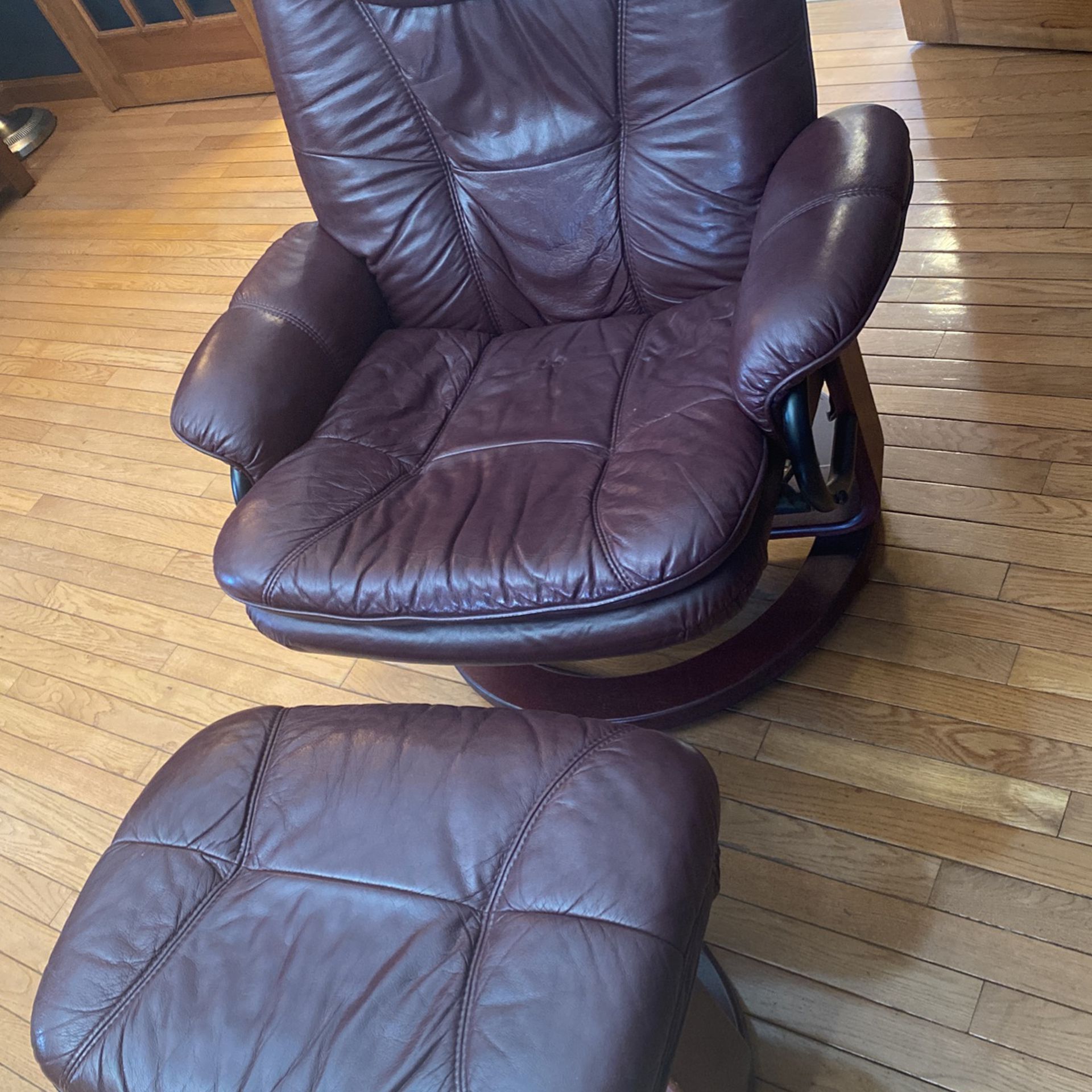 Leather Euro Chair With Ottoman