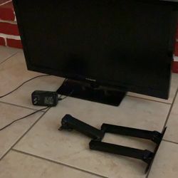 24 Inch Polaroid With Wall Mount