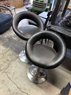 2 Barstools