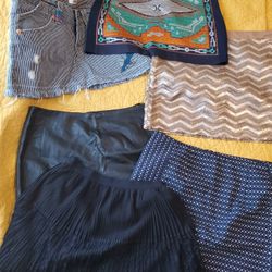 6 Skirts Size M x $25