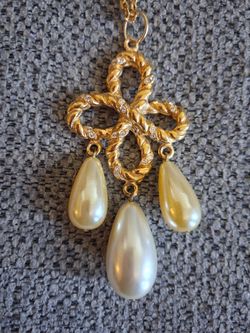 Vintage Clover Faux Pearl Necklace