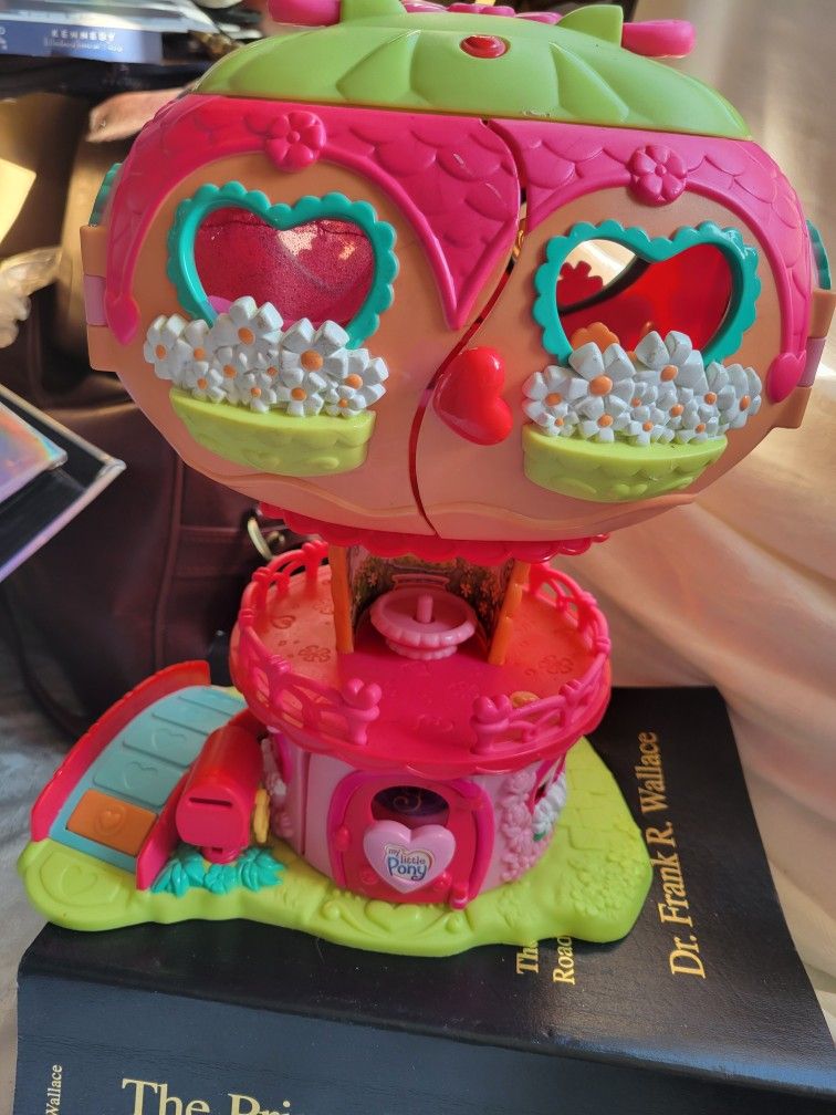 My Little Pony Pinkie Pie Balloon House