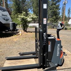 2021 Toyota Walkie Stacker Fork Lift