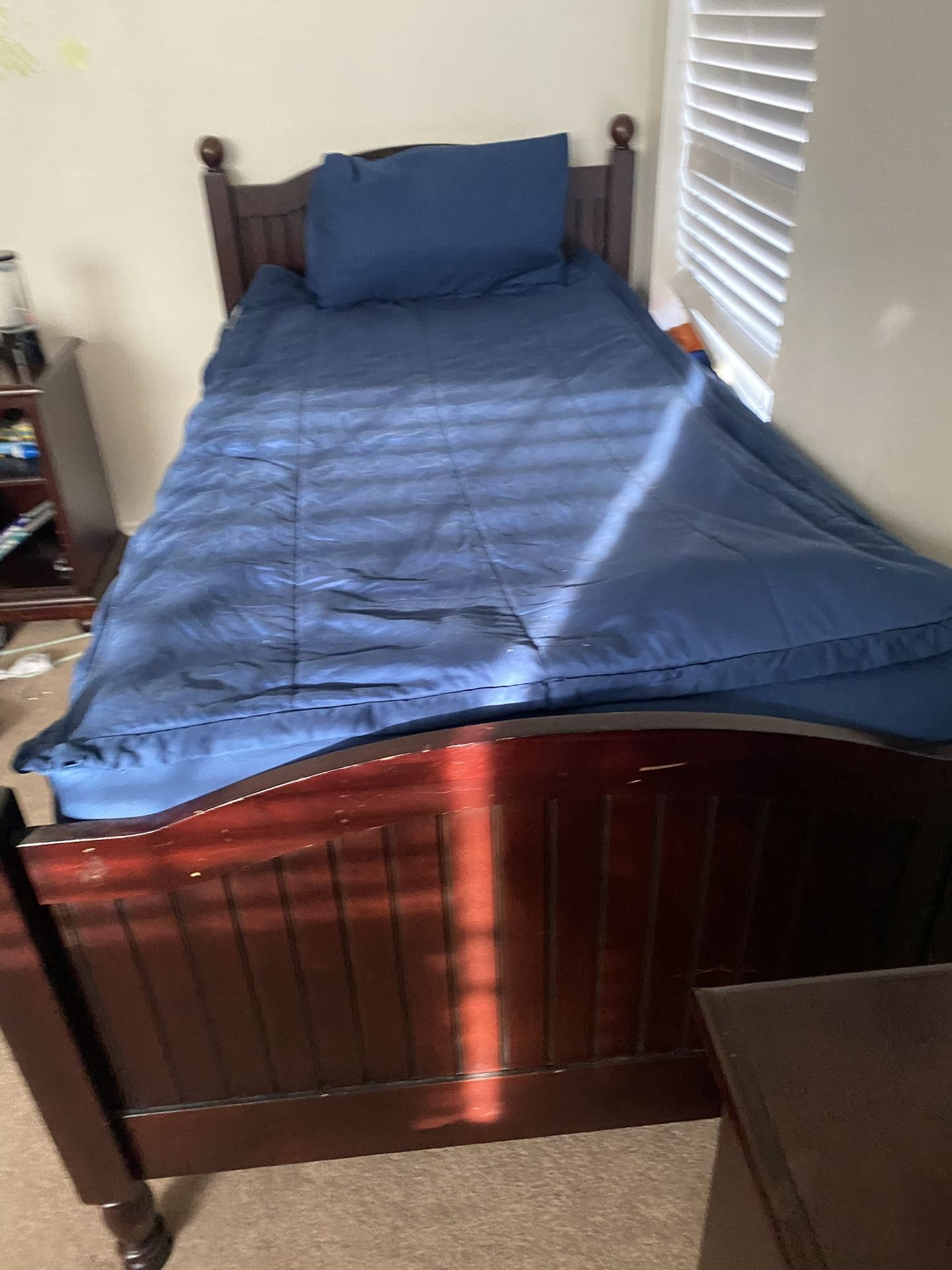 Pottery Barn Twin Bed With Dresser And Nightstand