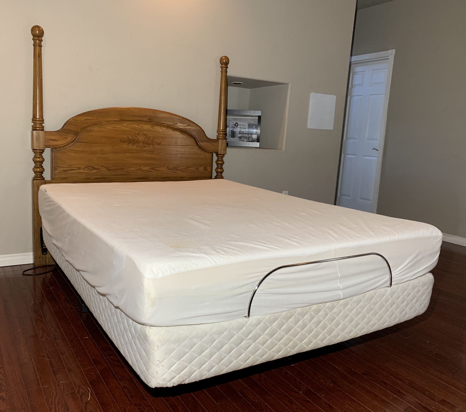 SCape Wall Hugger Queen Adjustable Bed & Remote, Temperpudic Mattress