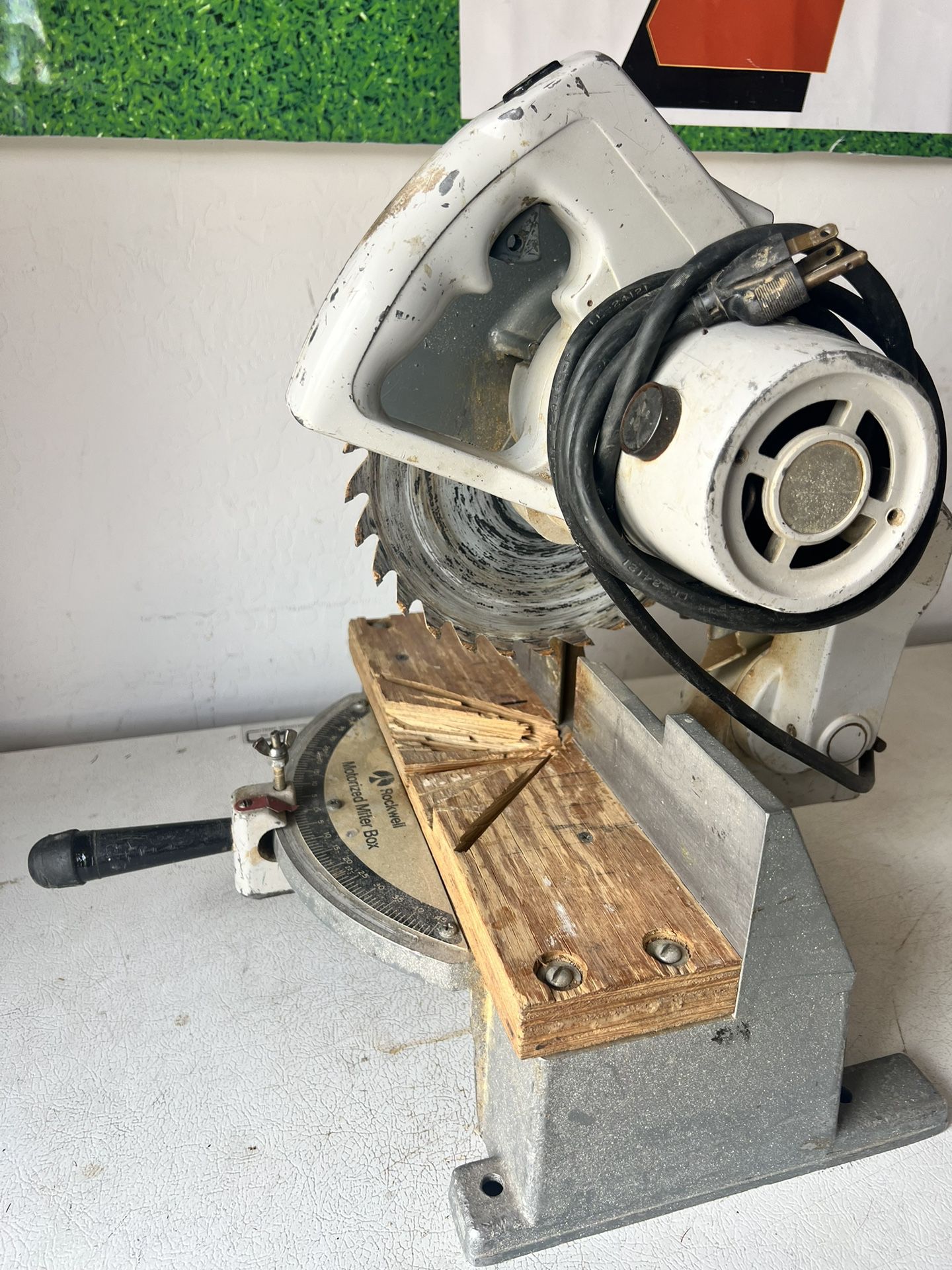 Rockwell Motorized Miter Box Saw 