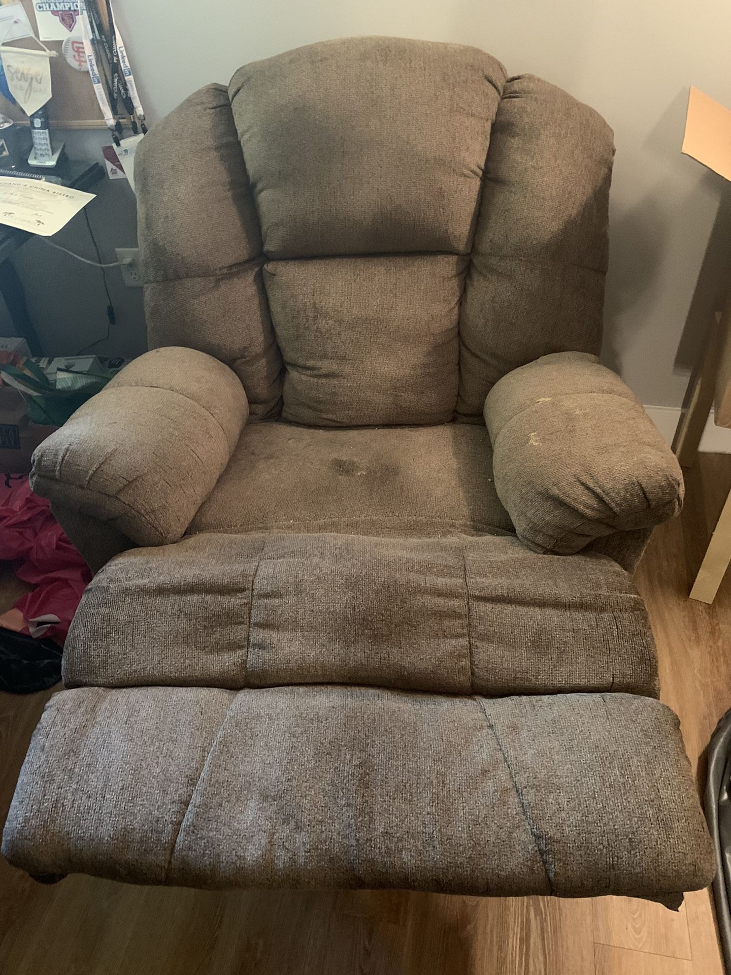 Recliner chair - FREE- needs cleaning- must pick up today