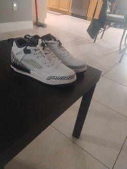 Jordans 3 white grey and navy 6.5 barely used