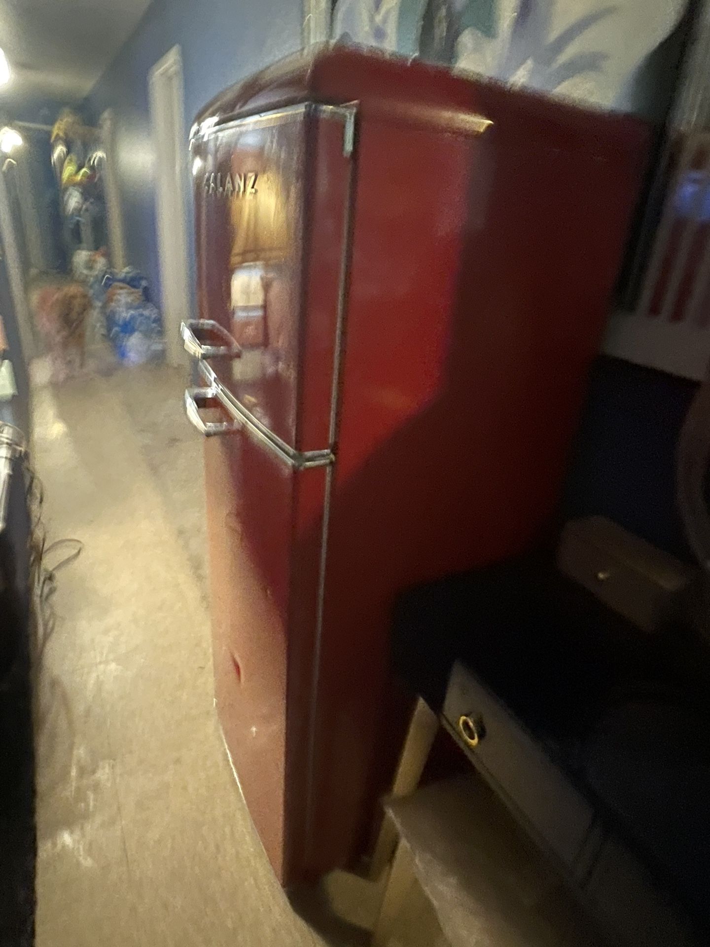 Selling Together Only Fridge 10 cu ft & Matching Microwave $350 Obo No Lowballing Cash