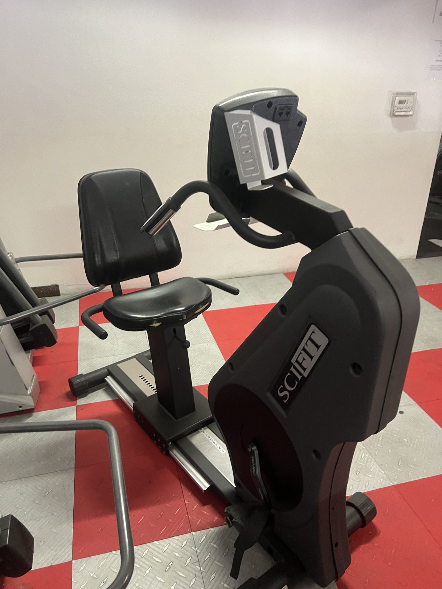 Sci fit Lifefitness rehab bike