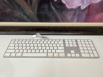 A1243 USB Wired Keyboard White Slim W/USB Ports iMac Mac Mini Pro - $19