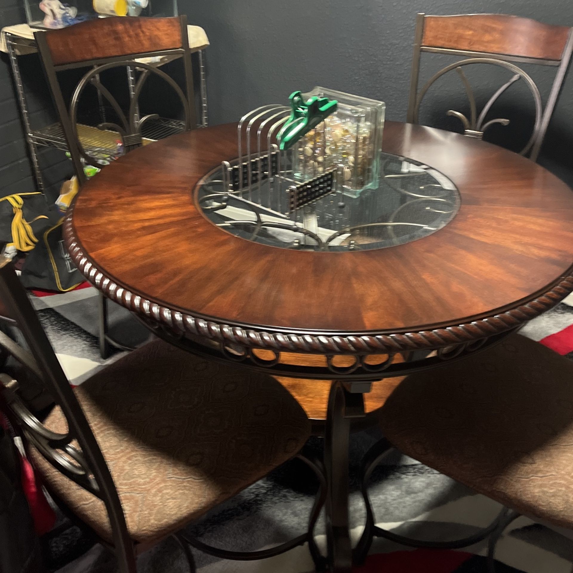 DINETTE SET TABLE AND FOUR CHAIRS