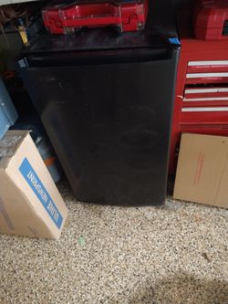 Dorm, office, garage refrigerator used in Warrenville