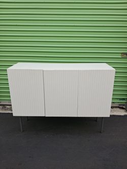 White buffet