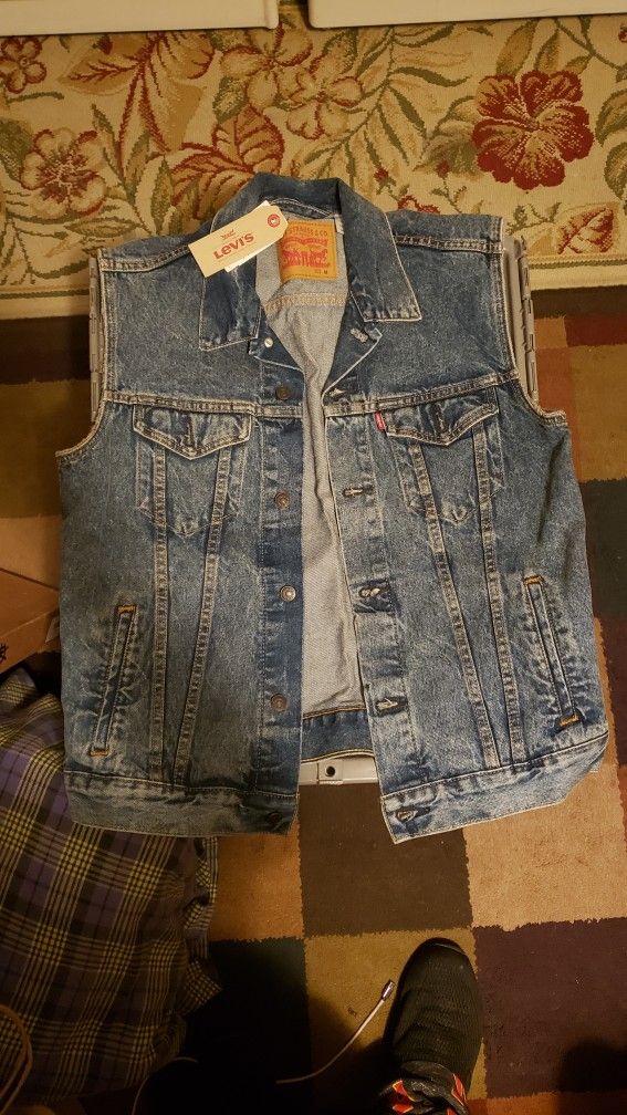 Levi Vest Large Make Offer