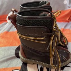 TOMMY HILFIGER toddler boy boots (size 6)