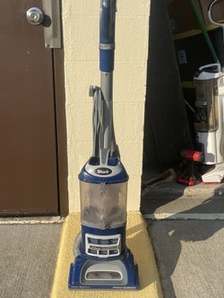 Shark Navigator Lift Away Deluxe Vacuum Cleaner