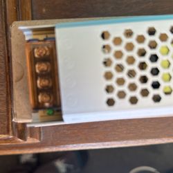 Power Inverter 12v8.33A output 240v ac input