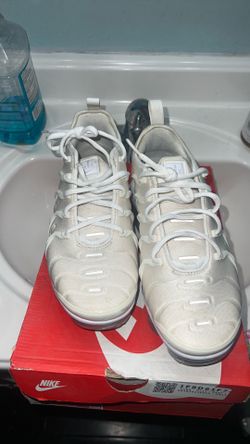 Vapormaxes white size 8