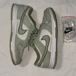 NIKE DUNKS 