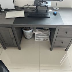 4 Drawer Desk New Condition