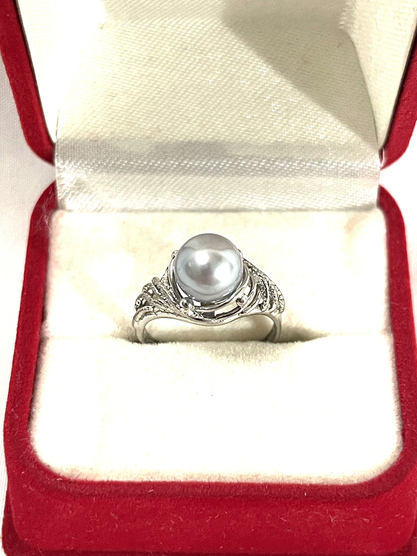 Vintage (Very Rare Find) Never Worn Sterling Silver Ring With Blue/Green (Tihitian) Pearl. Size 5.5. Retails For $295