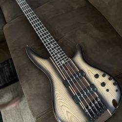 Ibáñez Bass