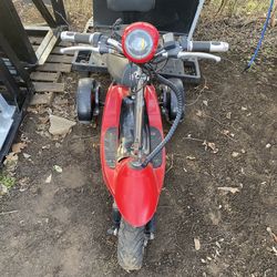 SCOOTER TIENE TODO PERO NO CARGA NO SE QUE SEA