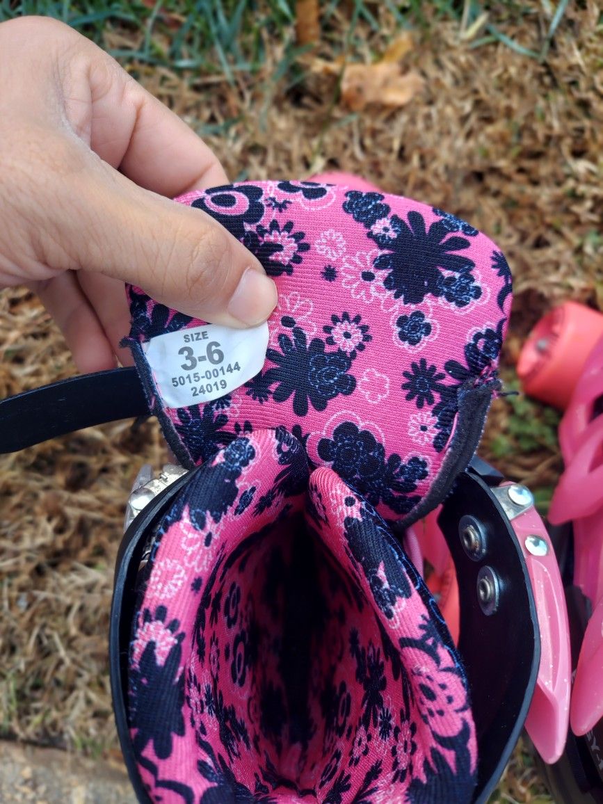 Girls rollers derby skate