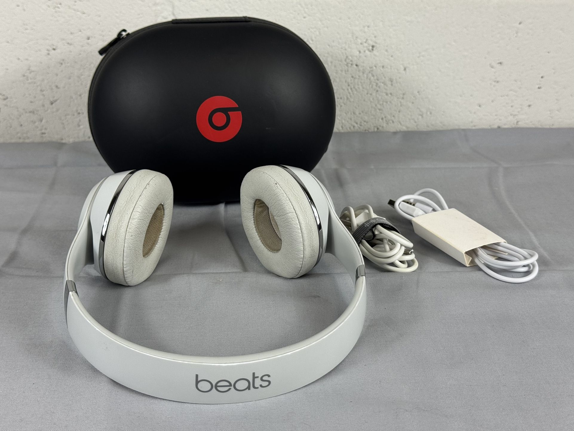 Beats By Dr Dre Headphones Solo 3 White W Cords & Case