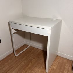 Modern IKEA Micke Desk - Like New