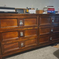 7pc Wood  Queen Size Bedroom Suit  