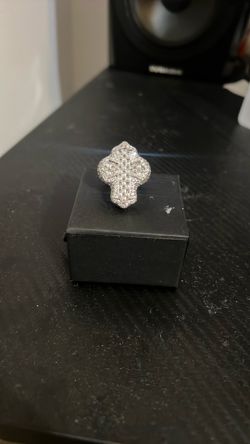 VVS MOISSANITE CROSS RING SIZE 9