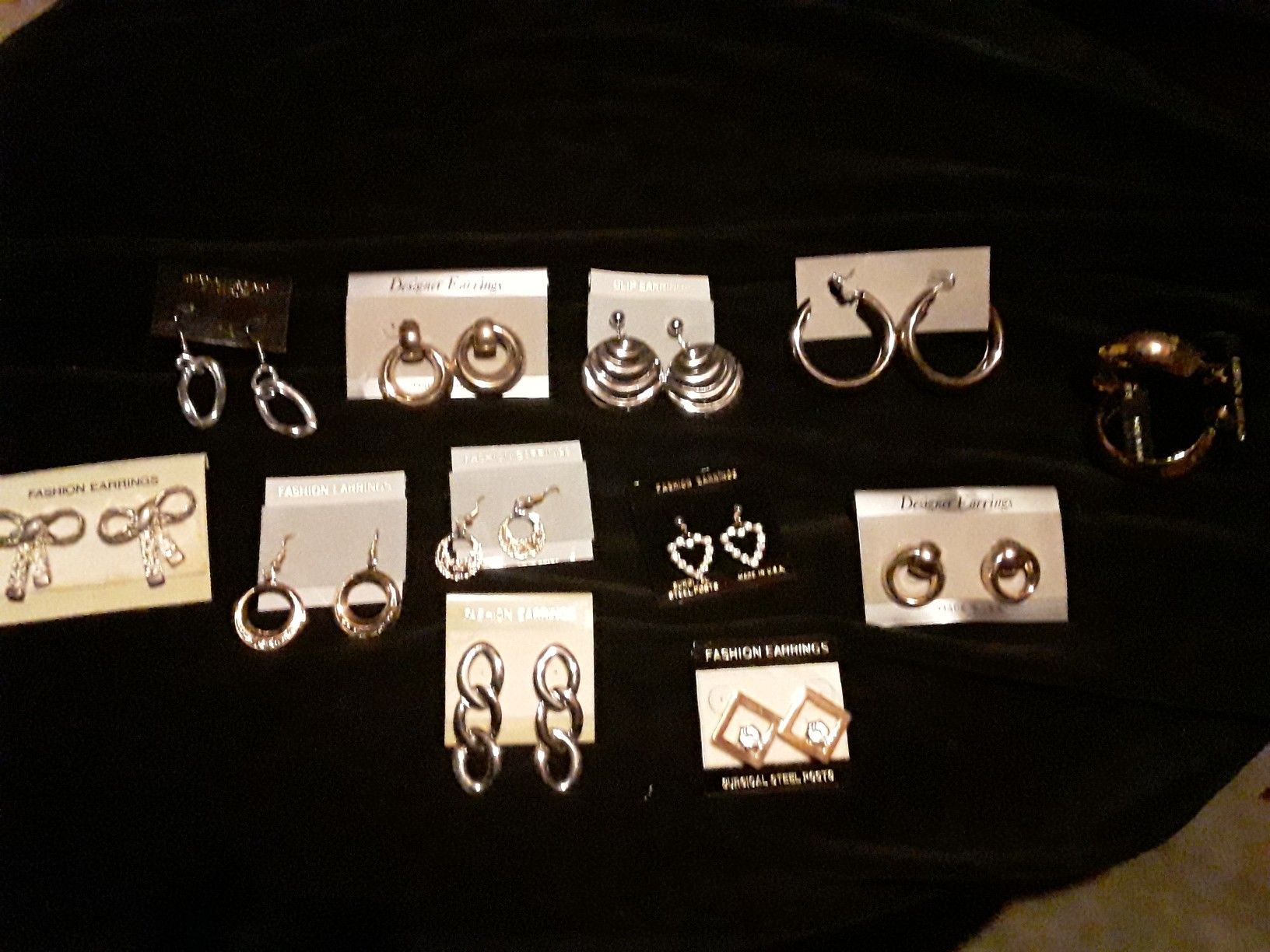 Costume jewelry that looks real! All together worth about 150$ only 30$!!!! 12 pair of earrings, 8 necklaces, and ten bracelets! All brand new!!!