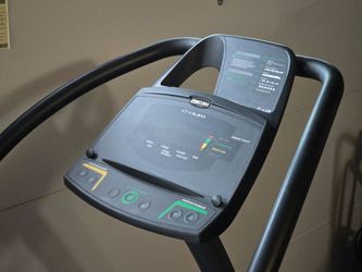 The Precor EFX 5.21i is a premium, home-grade rear-drive elliptical cross-trainer