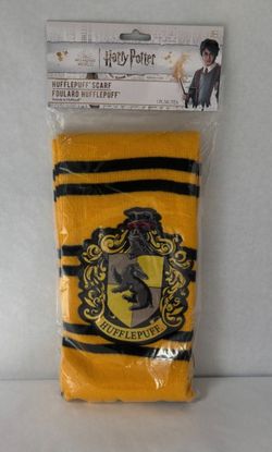 Harry Potter Movie Hufflepuff 60" Knit Scarf and Socks Accessory pack