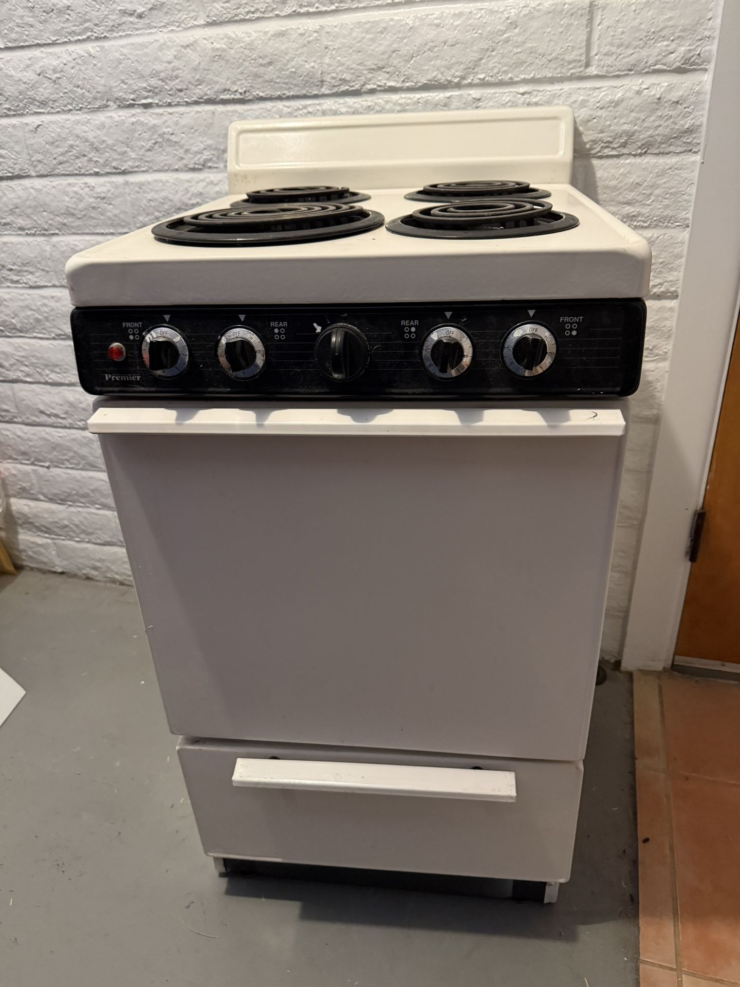 Premier 20" free standing electric stove