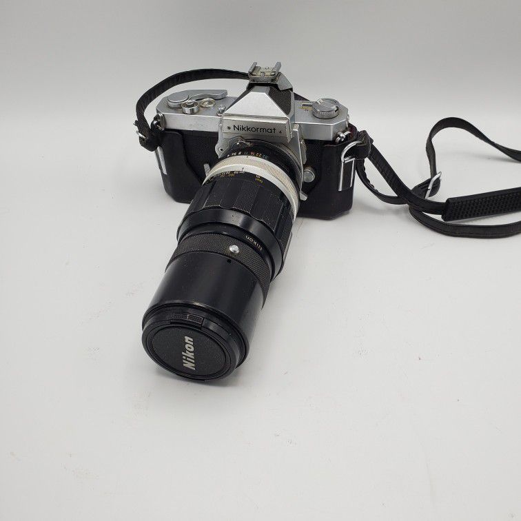 Nikon Nikkormat professional camera 35mm SLR W/ 200 MM Zoom Lens