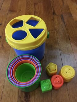 Shape sorter bucket and stackers